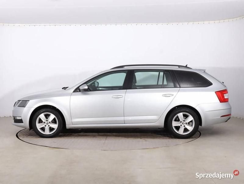 Używany Skoda Octavia 2018 Srebrny Kombi