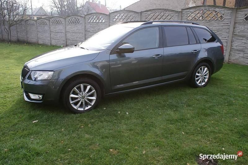 Szary Używany 2017 Skoda Octavia Kombi | 26 500 zł (Super Cena) - Obraz 1/4