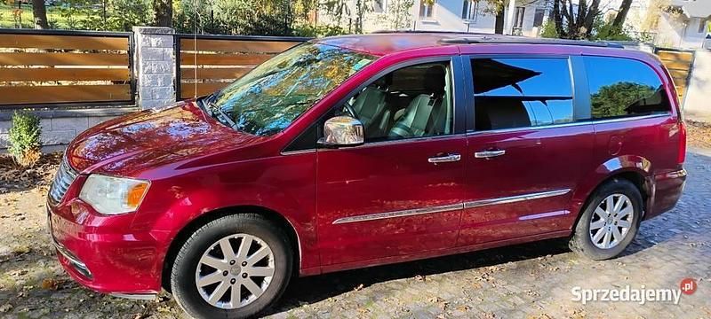 Bordowy Używany 2012 Chrysler Town & Country Van | 32 500 zł (Uczciwa cena) - Obraz 1/4