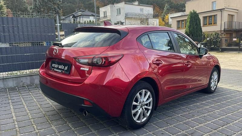 Używany Mazda 3 120 KM (88 kW) 2015 Wiśniowy Hatchback