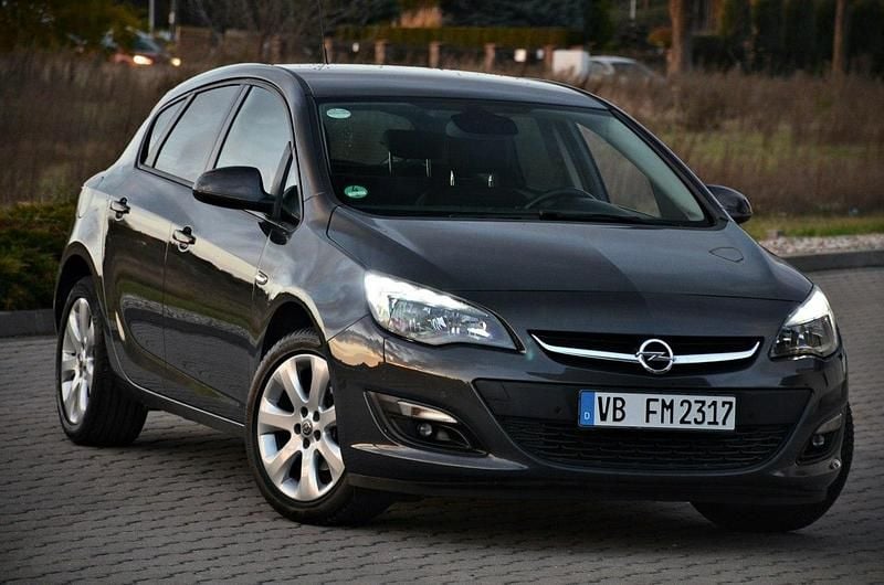 Inny (metalik, perła) Używany 2015 Opel Astra Hatchback | 32 900 zł (Dobra cena) - Obraz 1/4