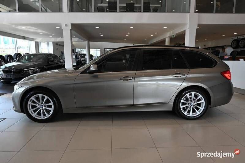 Złoty Używany 2015 BMW 318 Kombi | 54 800 zł (Dobra cena) - Obraz 1/4