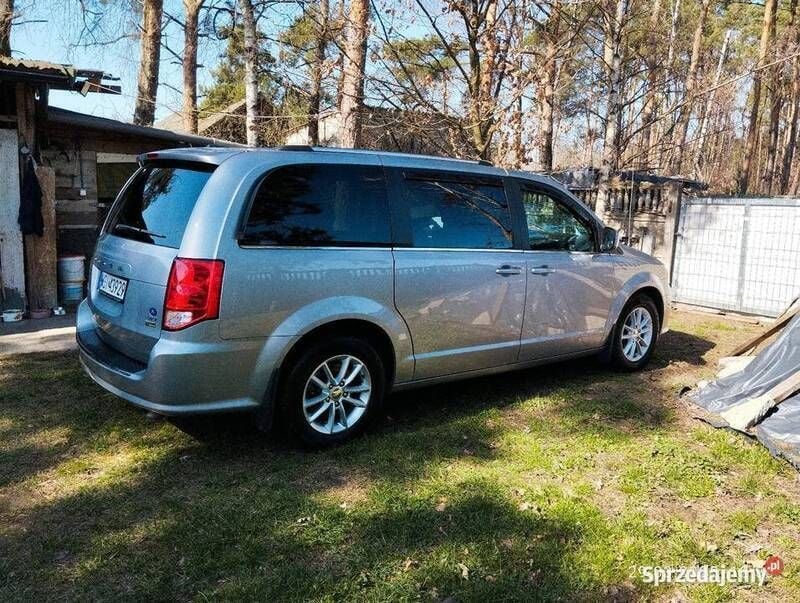 Używany Dodge Grand Caravan SXT 2019 Srebrny Minivan