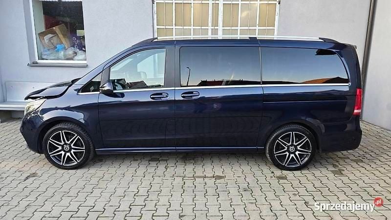 Używany 2019 Mercedes V300 Avantgarde Minivan | 150 000 zł - Obraz 1/4