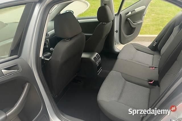 Srebrny Używany 2012 VW Jetta Sedan/Limuzyna | 22 000 zł (Uczciwa cena) - Obraz 1/4