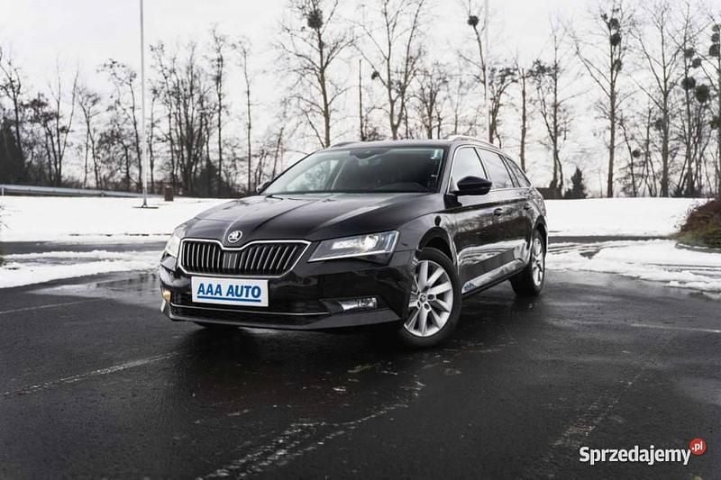 Używany Skoda Superb 190 KM (139 kW) 2017 Czarny Kombi