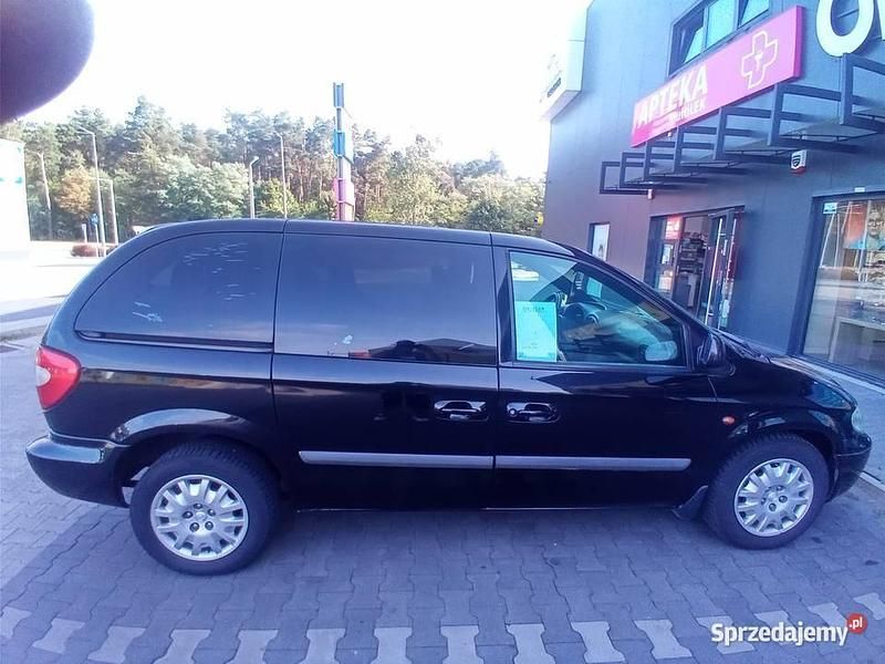 Czarny Używany 2007 Chrysler Voyager Minivan | 8500 zł - Obraz 1/4