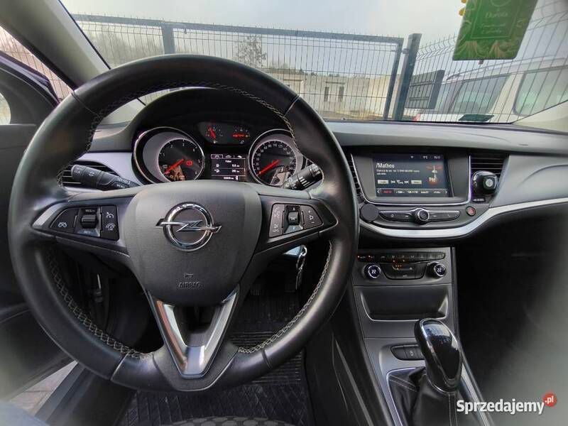 Używany Opel Astra 2017 Srebrny Sedan/Limuzyna
