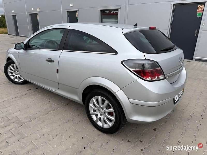 Srebrny Używany 2009 Opel Astra Coupe | 14 900 zł (Dość drogi) - Obraz 1/4