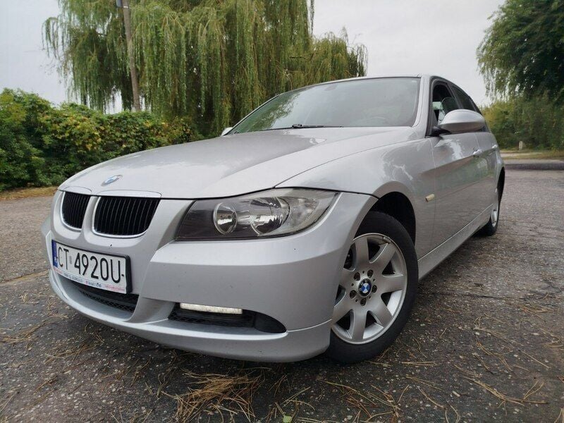 Srebrny Używany 2006 BMW 318 Sedan/Limuzyna | 17 500 zł (Dość drogi) - Obraz 1/4