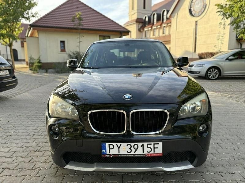 Czarny Używany 2011 BMW X1 SUV | 27 900 zł (Uczciwa cena) - Obraz 1/4