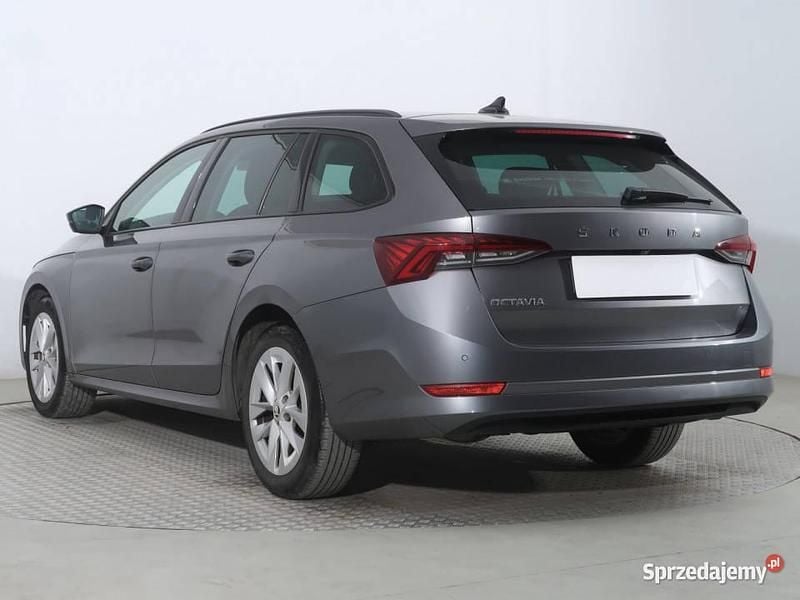 Używany Skoda Octavia 2022 Szary Kombi