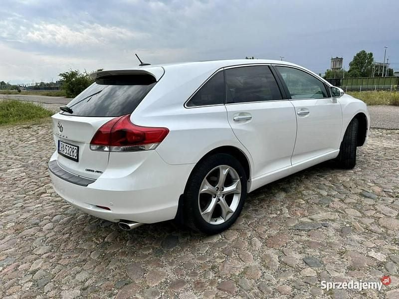 Używany Toyota Venza Limited 272 KM (200 kW) 2016 Biały SUV