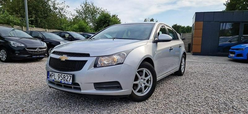 Srebrny (metalik) Używany 2013 Chevrolet Cruze Hatchback | 18 900 zł (Uczciwa cena) - Obraz 1/4