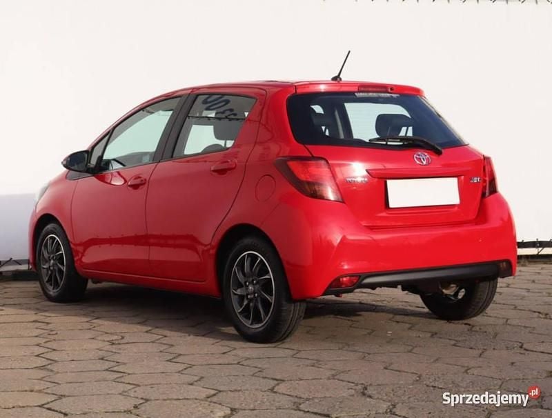 Używany Toyota Yaris 69 KM (50 kW) 2016 Czerwony Hatchback