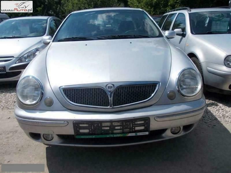 Używany Lancia Lybra 130 KM (95 kW) 2000 Srebrny (metalik) Sedan/Limuzyna