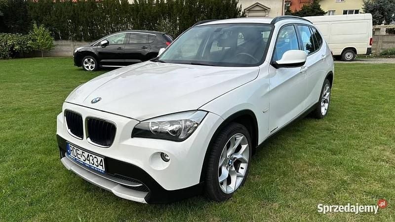 Biały Używany 2010 BMW X1 SUV | 29 900 zł (Uczciwa cena) - Obraz 1/4