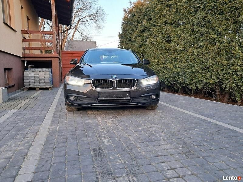 Używany BMW 320 2016 Brązowobeżowy Sedan/Limuzyna