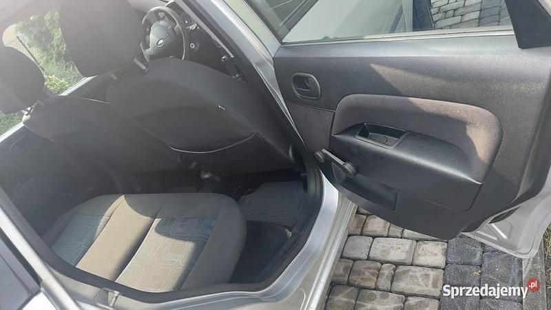 Używany Ford Fiesta 2007 Srebrny Hatchback