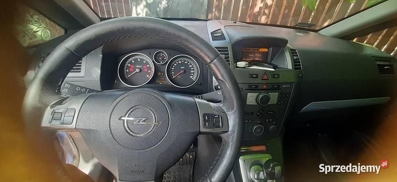 Używany Opel Zafira 140 KM (102 kW) 2006 Niebieski Minivan
