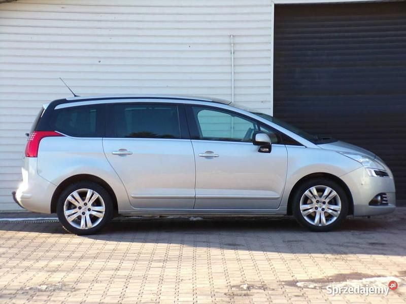 Używany Peugeot 5008 150 KM (110 kW) 2011 Srebrny Sedan/Limuzyna