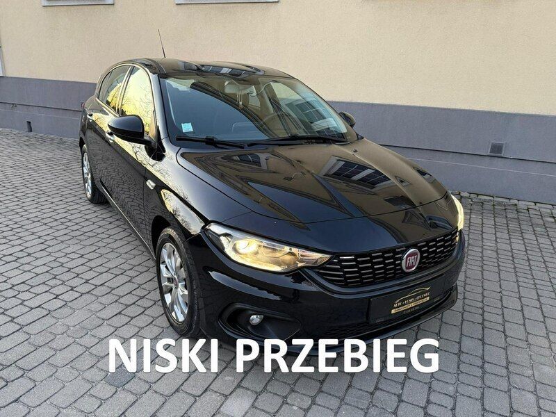 Czarny (metalik) Używany 2018 Fiat Tipo Hatchback | 43 900 zł (Uczciwa cena) - Obraz 1/4