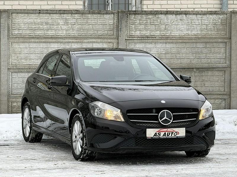 Używany Mercedes A180 Urban 122 KM (89 kW) 2014 Czarny Hatchback