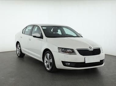Biały Używany 2015 Skoda Octavia Hatchback | 43 999 zł (Uczciwa cena) - Obraz 1/4