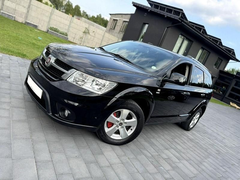 Czarny (metalik) Używany 2015 Fiat Freemont SUV | 36 900 zł (Uczciwa cena) - Obraz 1/4