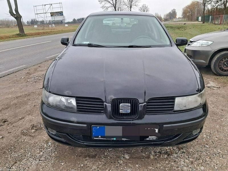 Używany Seat Leon 100 KM (73 kW) 2000 Czarny (metalik) Hatchback
