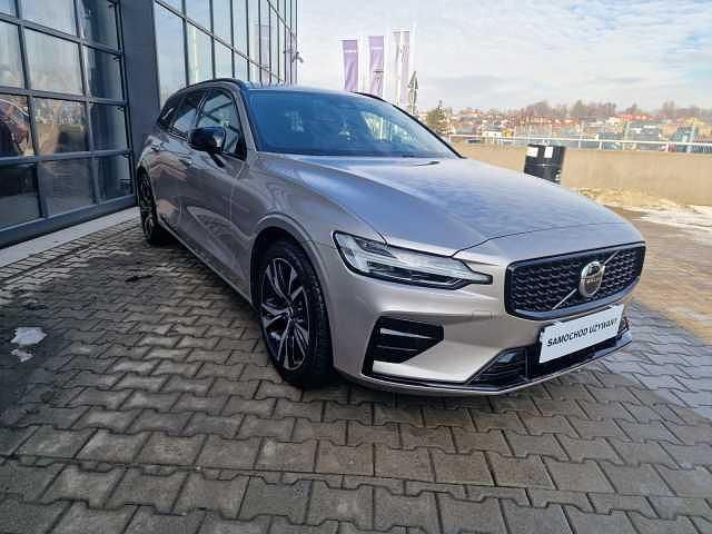 Używany Volvo V60 197 KM (144 kW) 2025 Szary Kombi