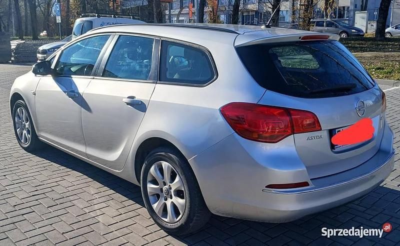 Używany Opel Astra 2015 Srebrny Sedan/Limuzyna
