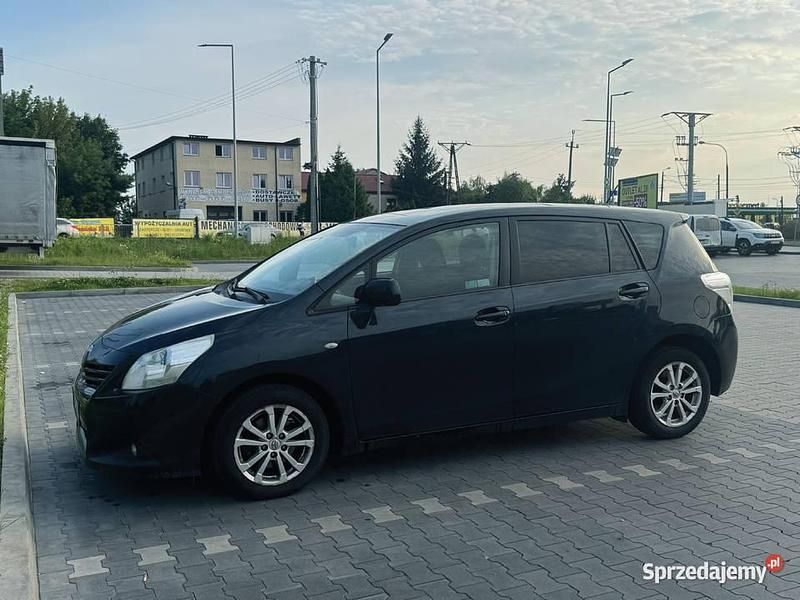 Używany Toyota Verso Premium 126 KM (92 kW) 2011 Inny kolor Minivan