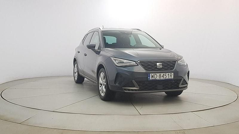 Szary Używany 2023 Seat Arona FR SUV | 87 850 zł (Uczciwa cena) - Obraz 1/4