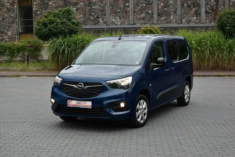 Używany Opel Combo Life 130 KM (95 kW) 2023 Niebieski ciemny (metalik) Minivan