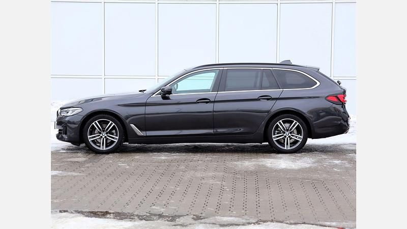 Używany BMW 520 190 KM (139 kW) 2023 Szary sophisto z brylantowym połyskiem metalizowany Kombi