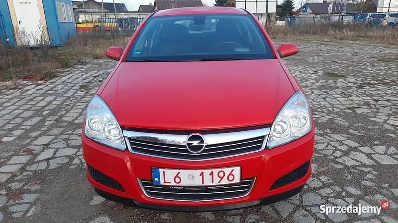 Czerwony Używany 2008 Opel Astra Hatchback | 10 900 zł (Uczciwa cena) - Obraz 1/4