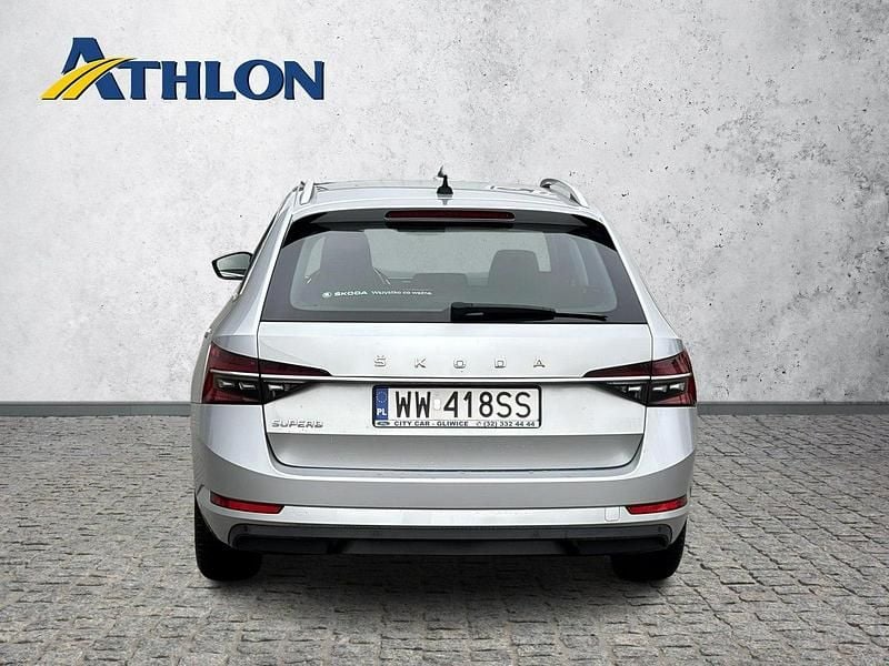 Używany Skoda Superb 150 KM (110 kW) 2021 Srebrny (metalik) Kombi