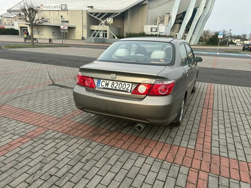 Używany Honda City 2007 Brązowobeżowy Sedan/Limuzyna