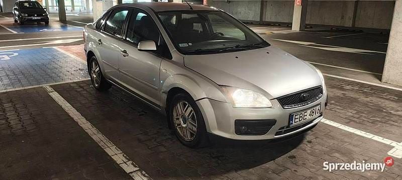 Srebrny Używany 2005 Ford Focus Sedan/Limuzyna | 4000 zł (Uczciwa cena) - Obraz 1/4