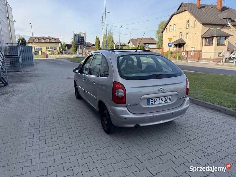 Szary Używany 2002 Citroën Xsara Picasso Minivan | 3800 zł (Uczciwa cena) - Obraz 1/4
