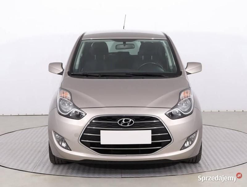 Srebrny Używany 2018 Hyundai ix20 Minivan | 42 999 zł (Uczciwa cena) - Obraz 1/4