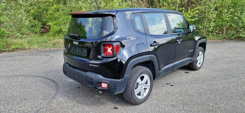 Używany Jeep Renegade Sport 120 KM (88 kW) 2017 Czarny SUV
