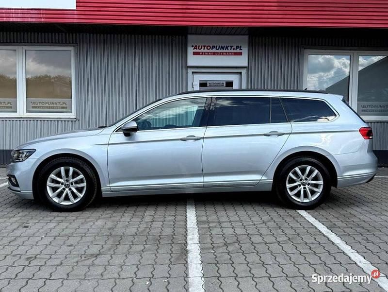 Używany 2022 VW Passat | 92 900 zł (Dość drogi) - Obraz 1/4