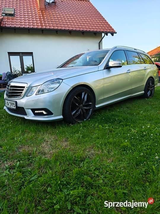 Używany 2010 Mercedes E350 Avantgarde Kombi | 36 900 zł (Super Cena) - Obraz 1/4