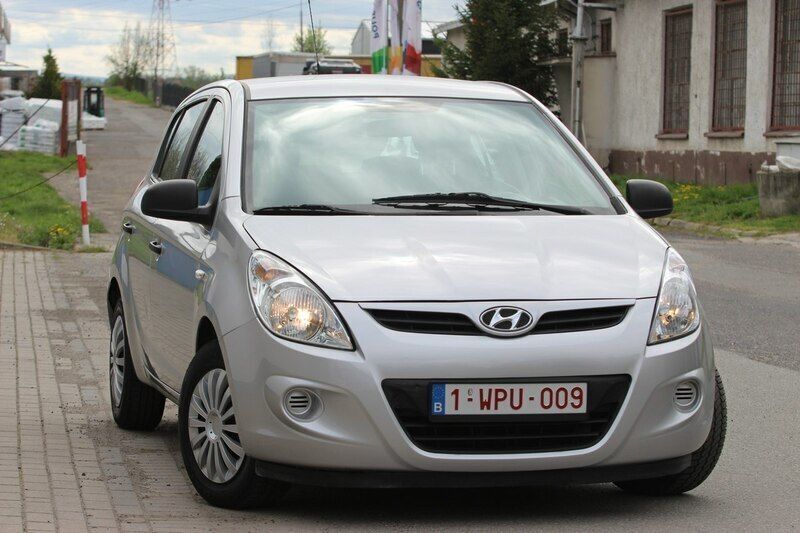 Używany Hyundai i20 78 KM (57 kW) 2010 Srebrny Hatchback