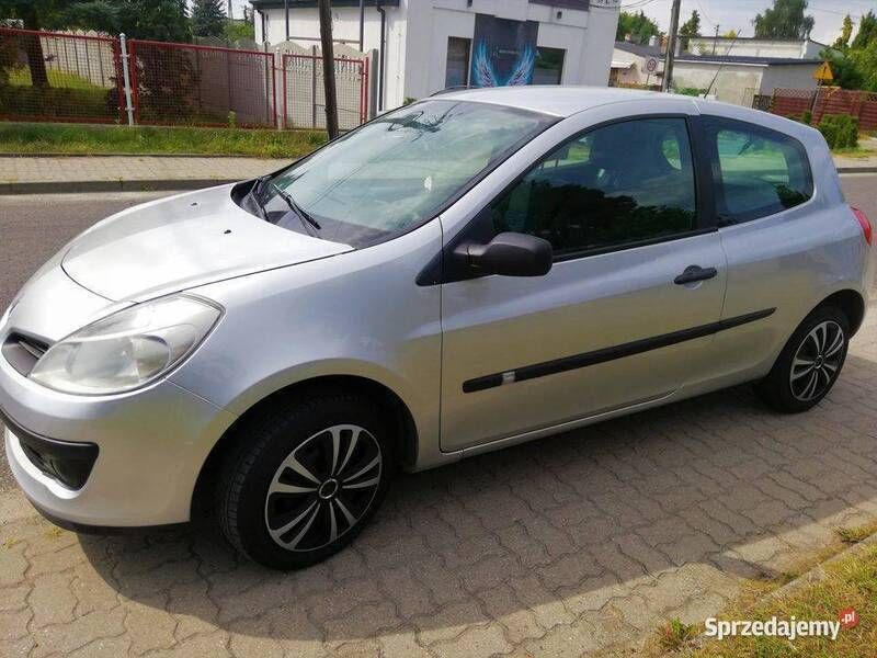 Używany Renault Clio II 2005 Srebrny Sedan/Limuzyna