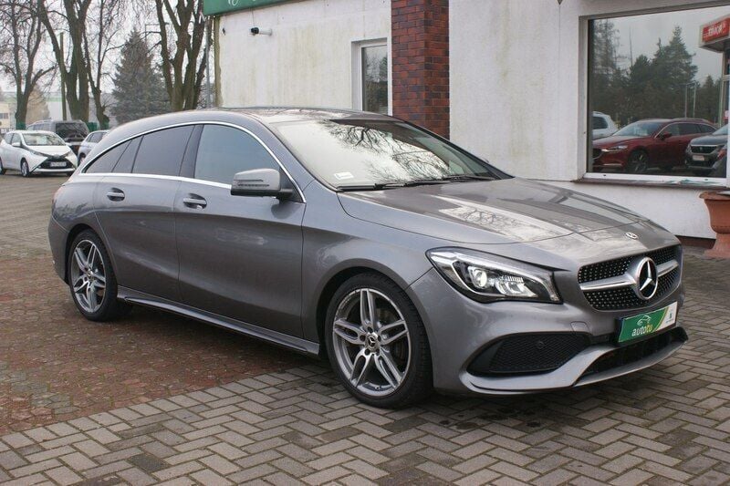 Szary (metalik) Używany 2017 Mercedes CLA180 Sedan/Limuzyna | 61 900 zł - Obraz 1/4