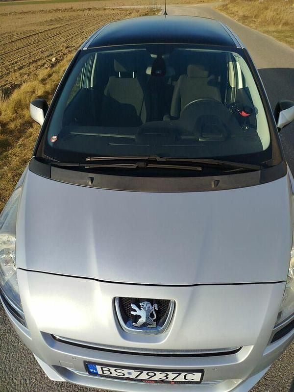 Srebrny Używany 2013 Peugeot 5008 Minivan | 21 500 zł (Super Cena) - Obraz 1/4