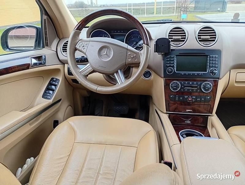 Czarny Używany 2007 Mercedes ML320 SUV | 36 900 zł - Obraz 1/4